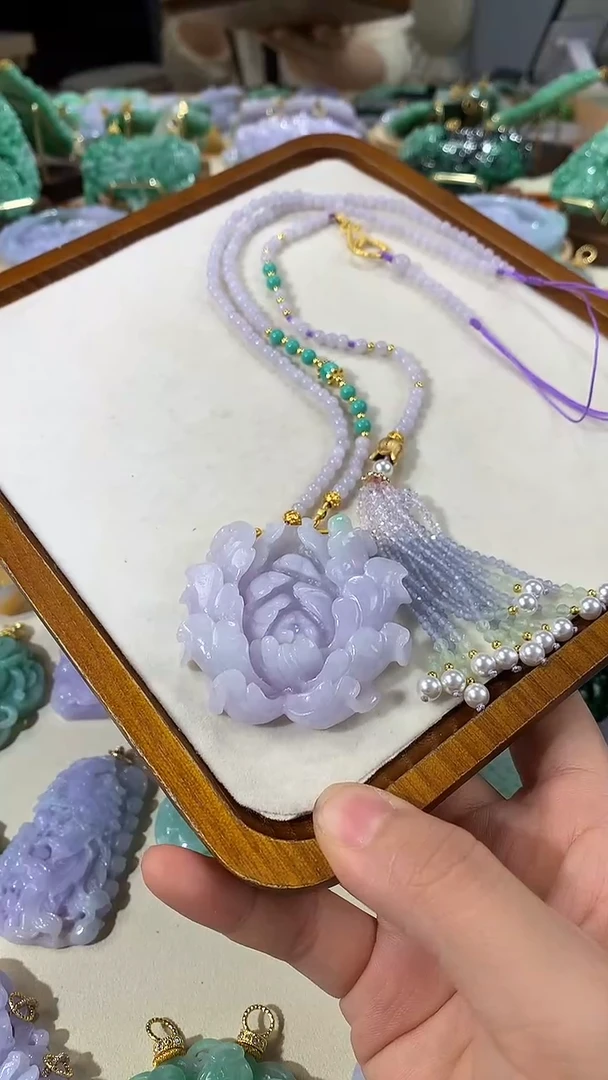 颈饰未镶嵌翡翠吊坠