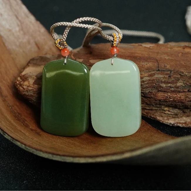 【天天专属】和田玉无事牌吊坠（拍一发二） C111425