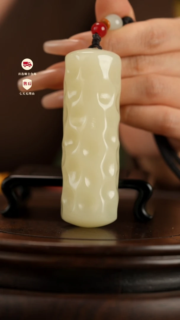 云南石竹叶青雕刻：奶酪棒锤纹把件摆件