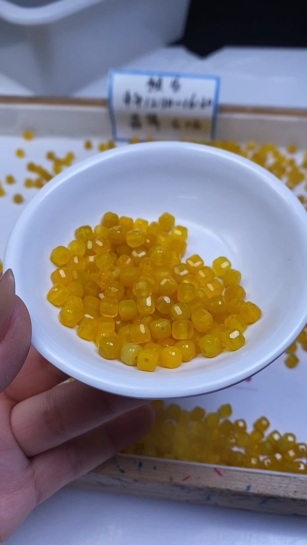 未镶嵌散珠玛瑙/玉髓C741 鸡油黄玛瑙方糖6mm20个9.9元