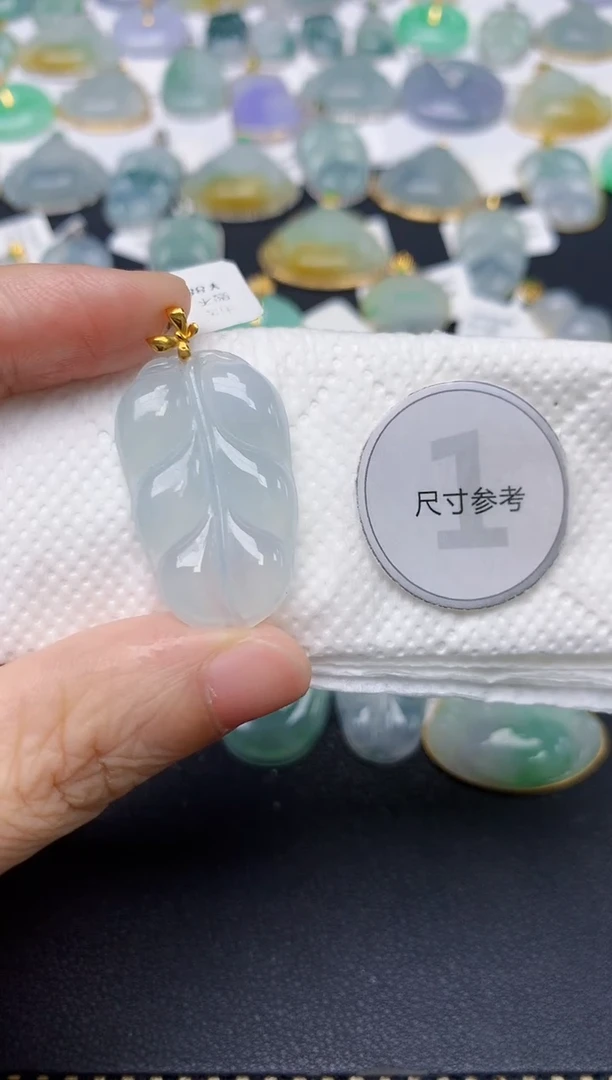 翡翠18K金镶嵌颈饰天然缅甸A货翡翠