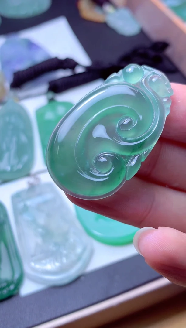 颈饰未镶嵌翡翠天然翡翠A货 天然翡翠A货 多样性发货 发其一
