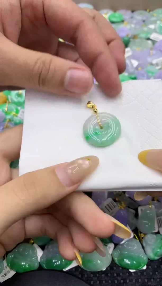 颈饰未镶嵌翡翠天然缅甸翡翠A货