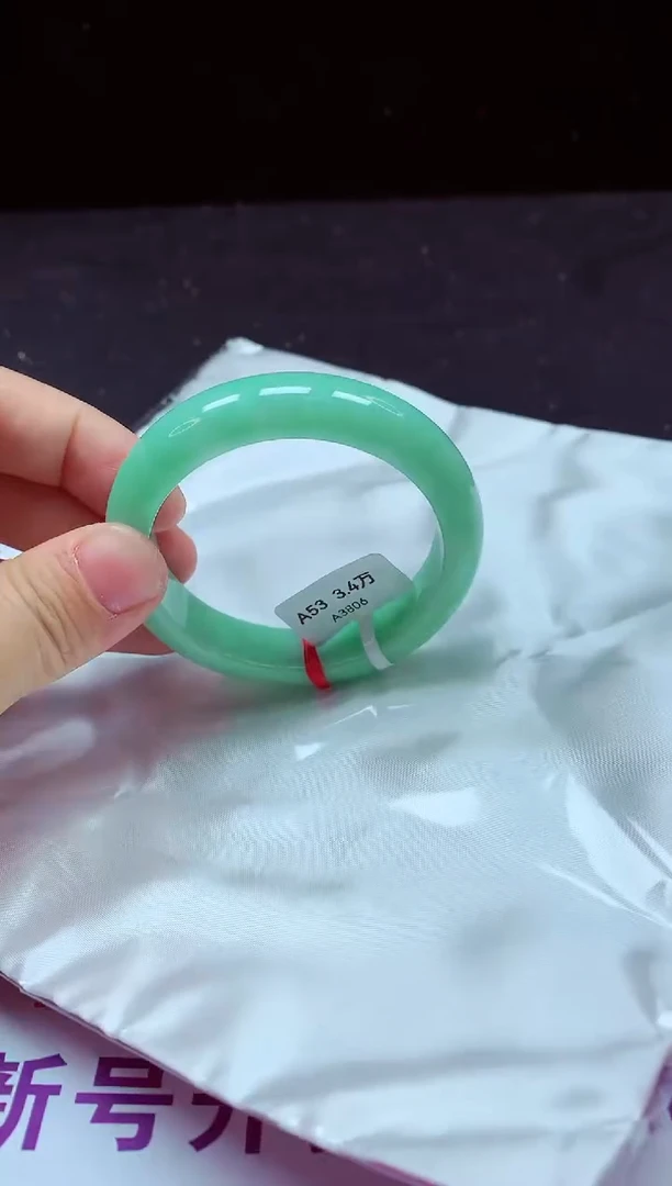 【闪购商品】翡翠手镯未镶嵌镯子53+