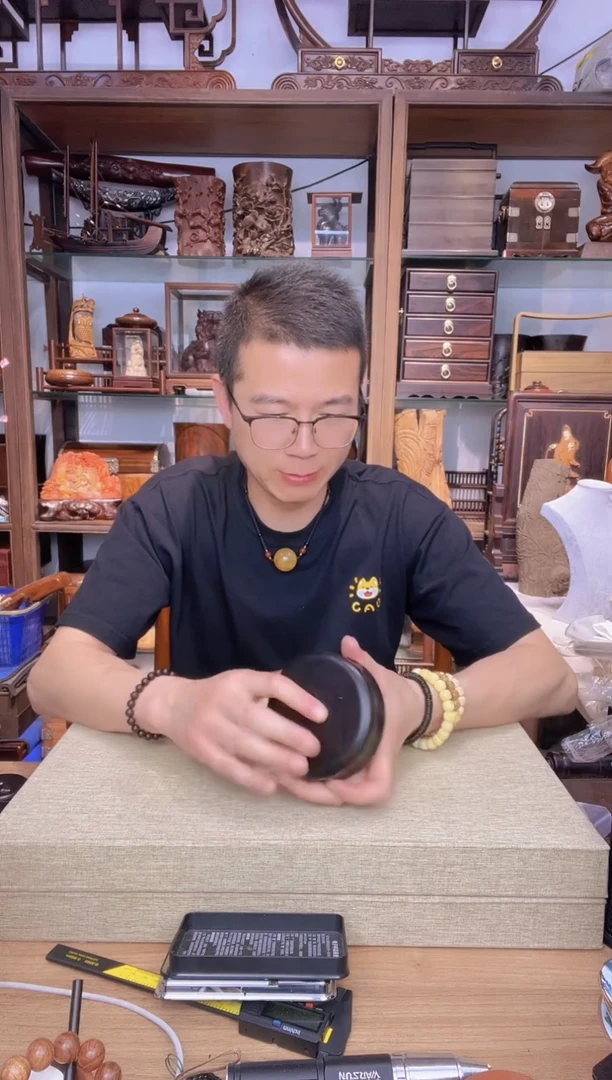 乌木类书架755紫光檀圆形收纳盒   瑕疵