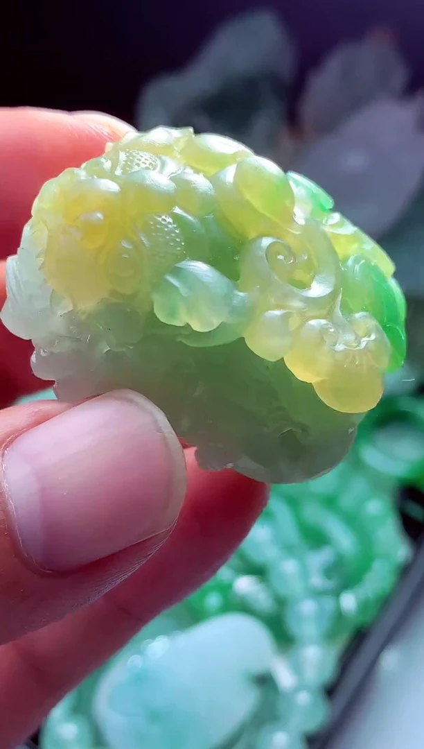 未镶嵌定制翡翠山**?翡翠毛货定制