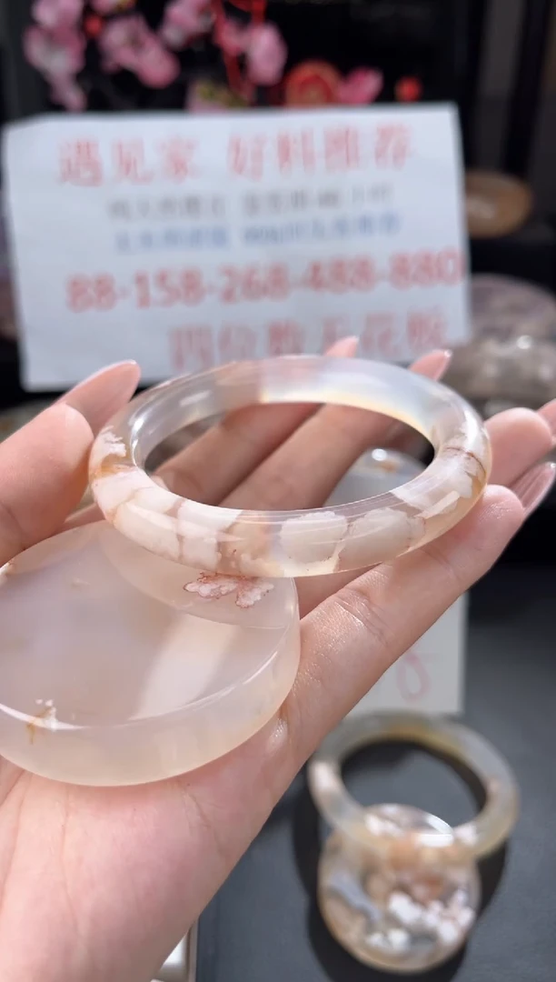 【闪购商品】石英质玉手镯未镶嵌54