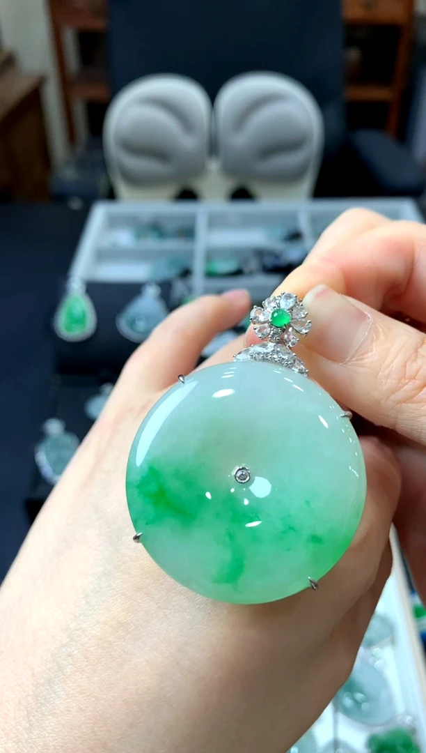 【闪购商品】翡翠吊坠(不含链)18K金镶嵌挂件