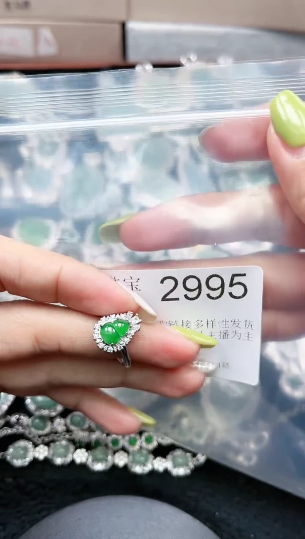 【闪购商品】翡翠颈饰未镶嵌2995赠皮绳