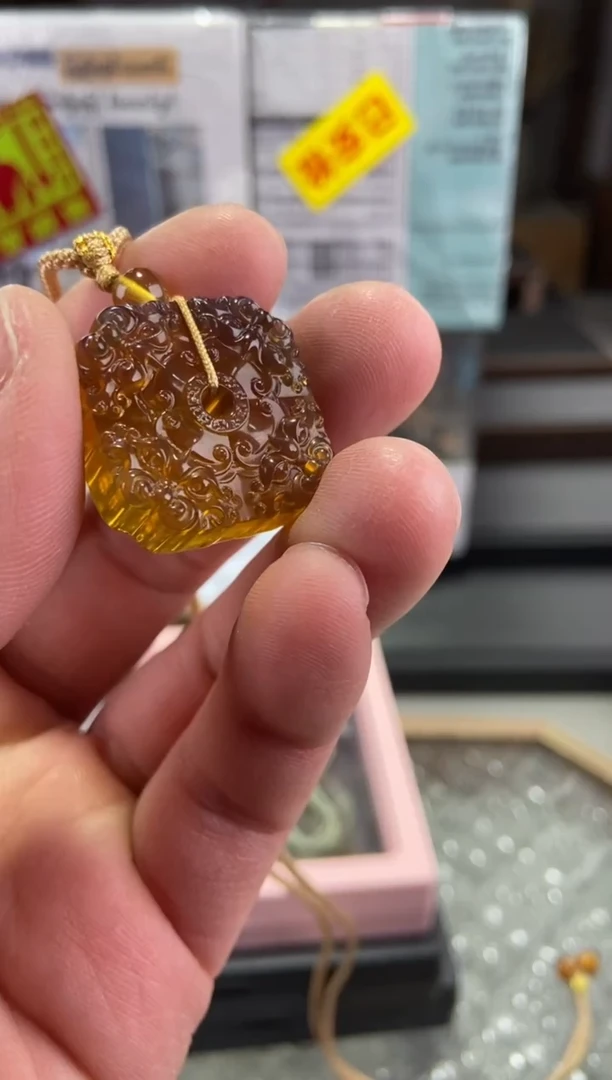 琥珀颈饰未镶嵌貔貅方扣