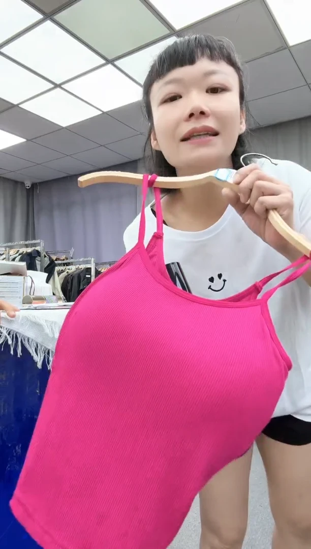 一白一黑  大哥家漂亮衣服漂亮颜色