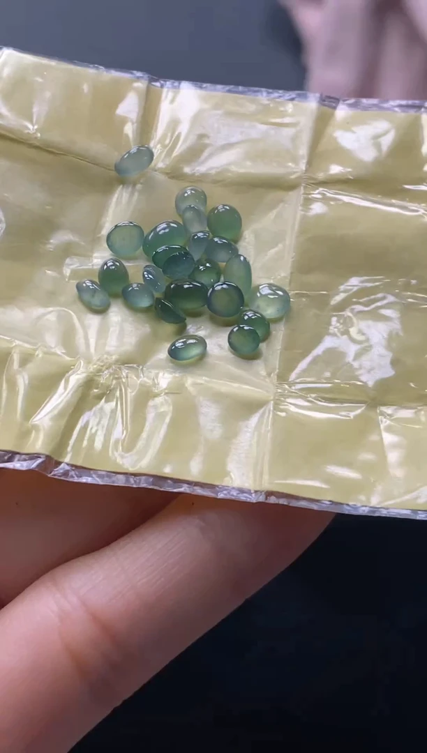 翡翠散珠天然翡翠裸石蛋面1