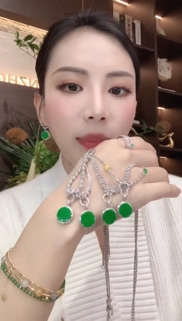 吊坠(不含链)18K金镶嵌翡翠A1 多样性发一件