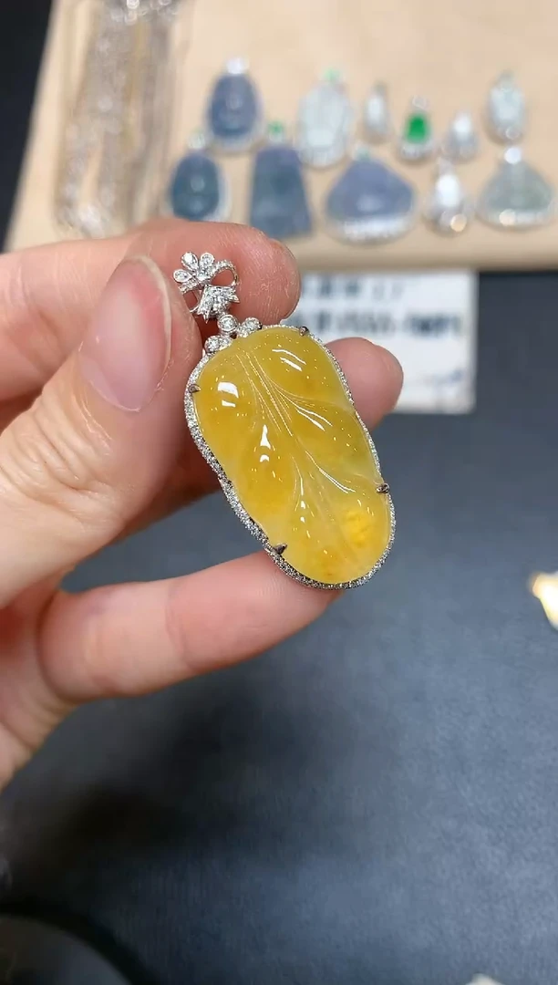 【闪购商品】翡翠吊坠(不含链)18K金镶嵌树叶【无服务费