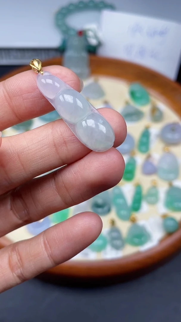 【闪购商品】翡翠颈饰18K金镶嵌豆子