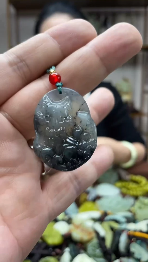 未镶嵌蛇纹石玉吊坠·