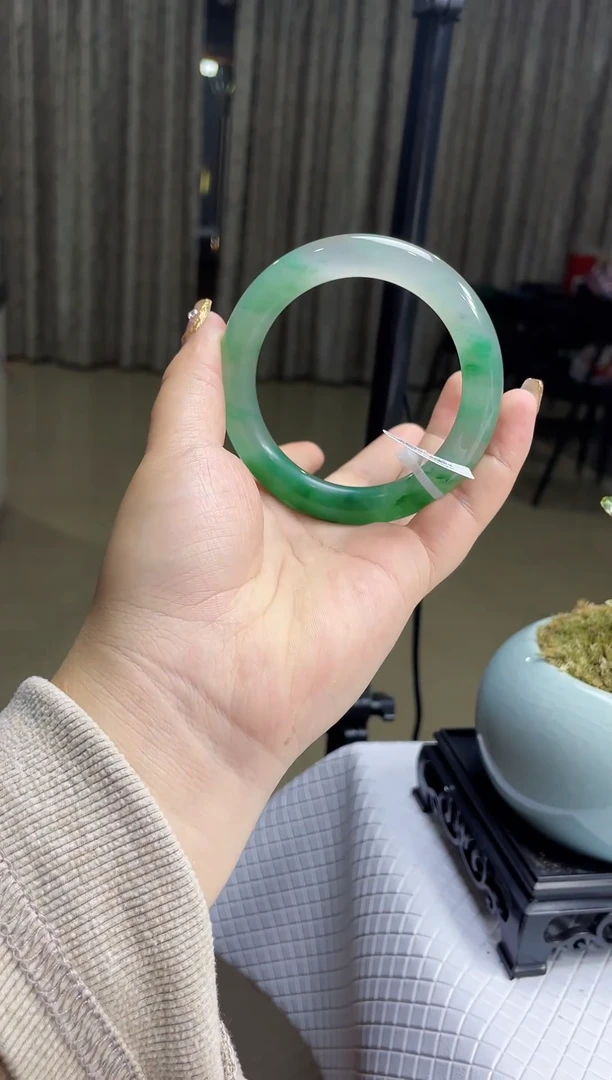 【闪购商品】石英质玉手镯未镶嵌非洲翠手镯多样性发货