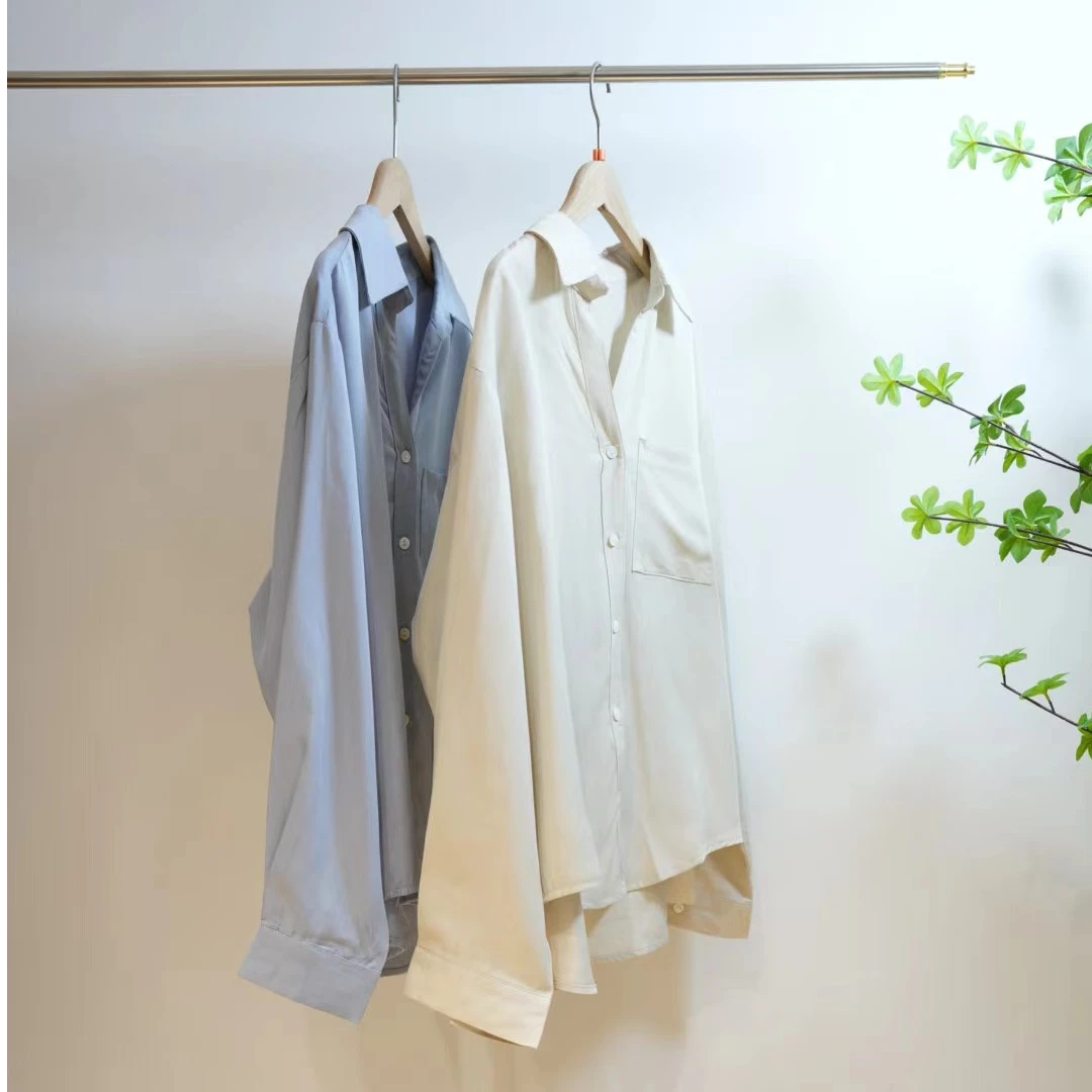 1-868-一款两色单口袋春秋V领翻领衬衫女