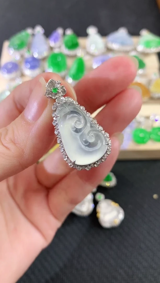 吊坠(不含链)18K金镶嵌翡翠10|13800