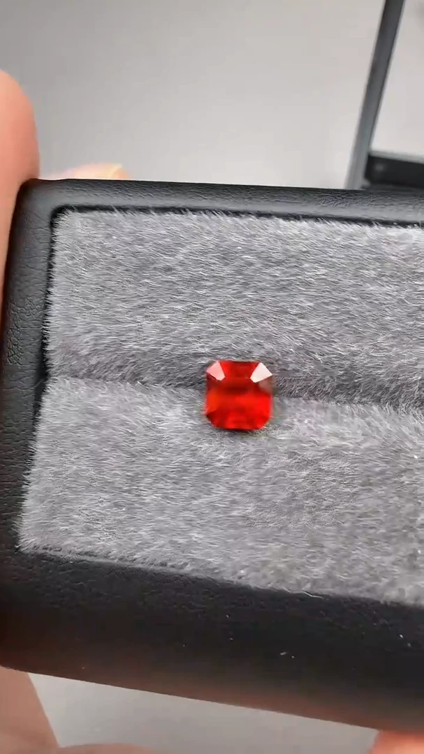 【闪购商品】石榴石黑松石榴石未镶嵌2ct-A498-1p