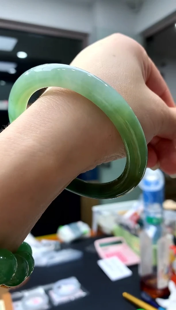 翡翠手镯未镶嵌470-中国好珍宝