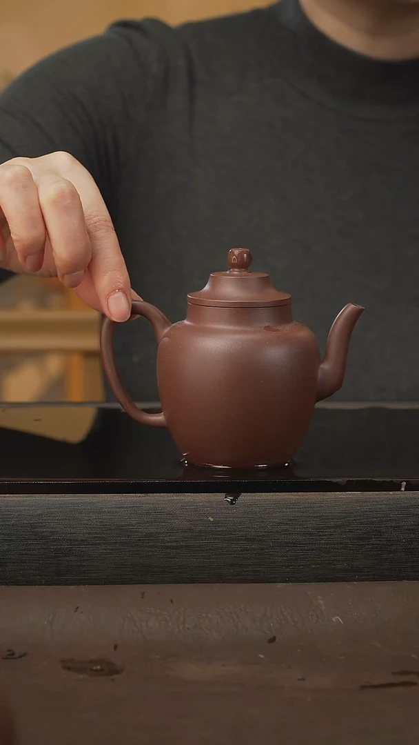 茶壶紫砂30，底槽清，笠帽宫灯，210cc