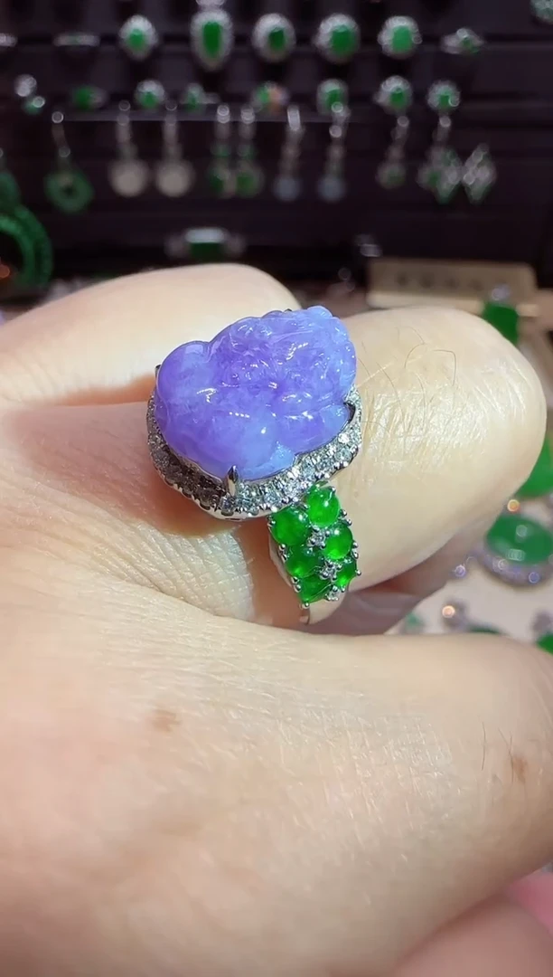 翡翠戒指18K金镶嵌一