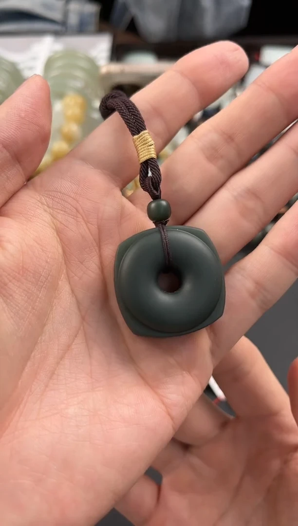 未镶嵌手串和田玉阿*和田黑青吊坠微色差