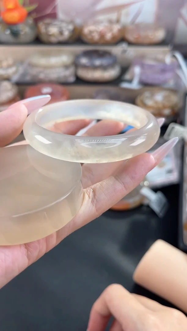 未镶嵌手镯石英质玉59