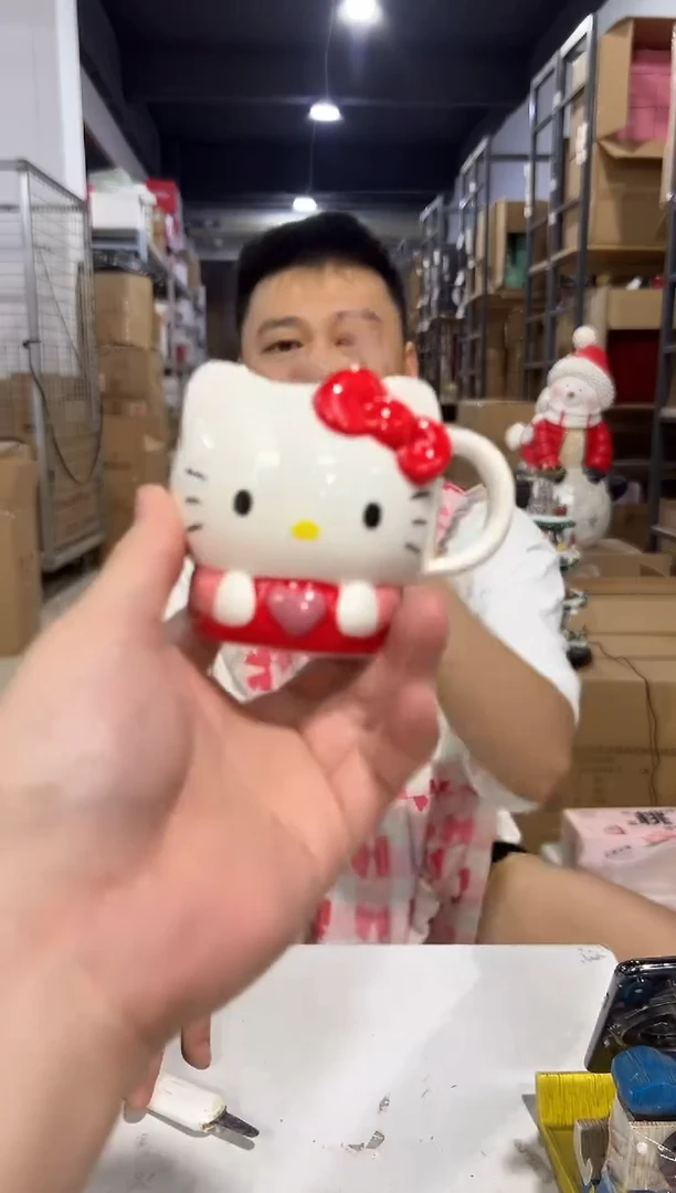 瓷片kt猫抱爱心一口杯 微瑕