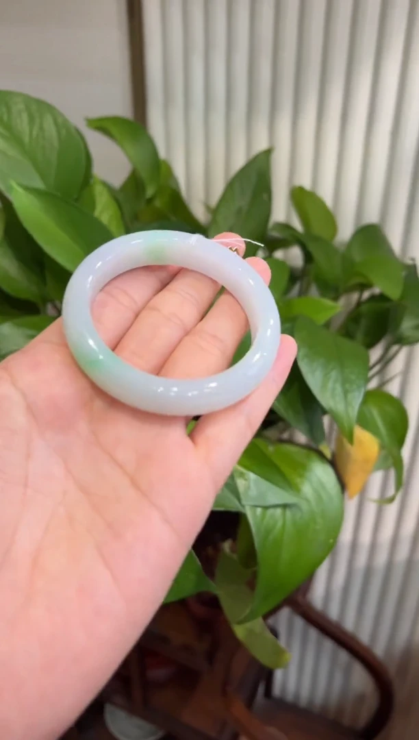 翡翠手镯未镶嵌手镯