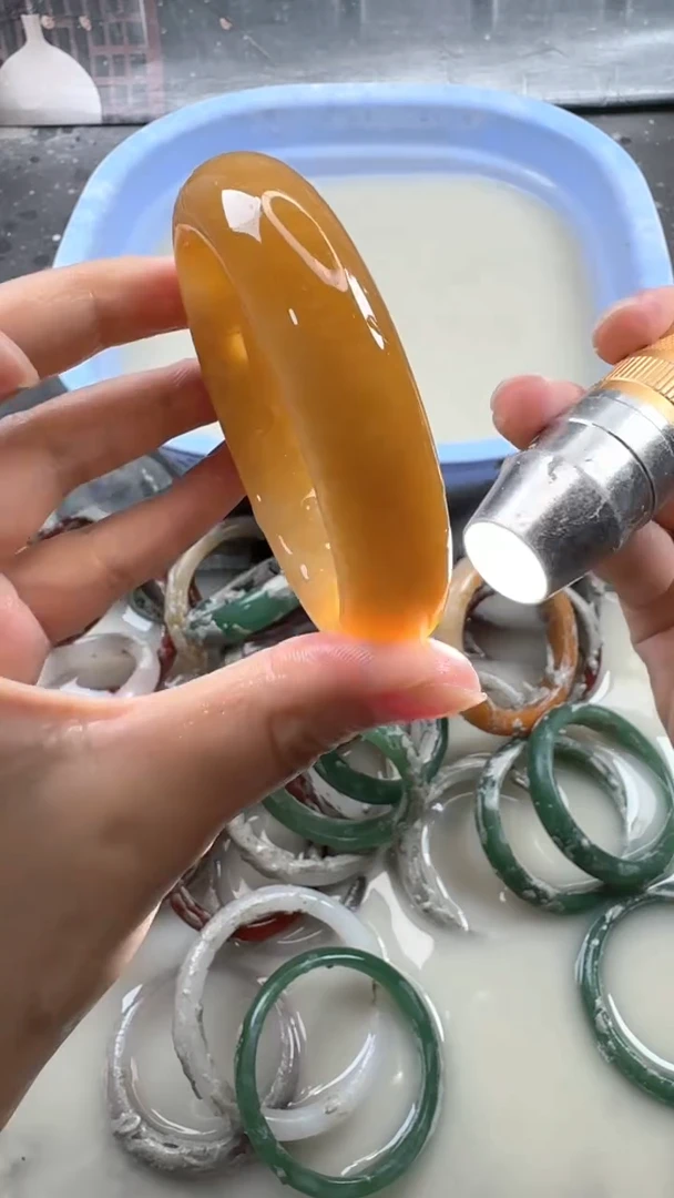 石英质玉手镯未镶嵌56