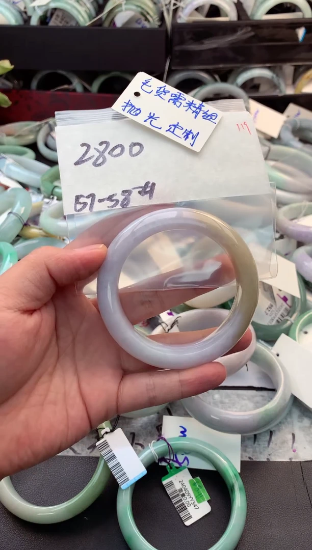 定制翡翠未镶嵌毛货需精细抛光+多人
