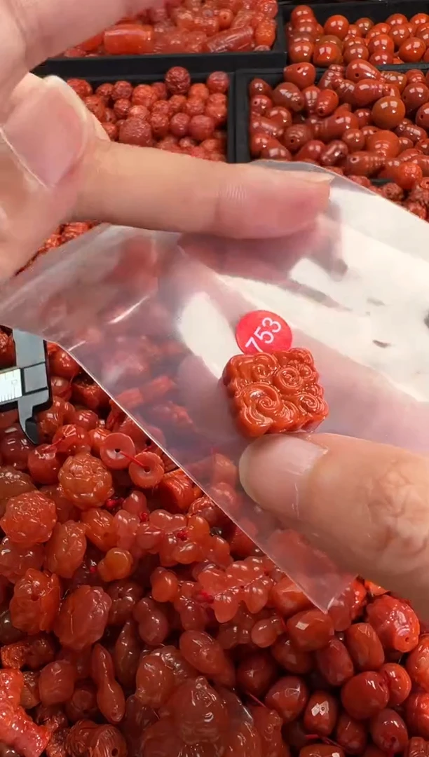 颈饰未镶嵌南红玛瑙1