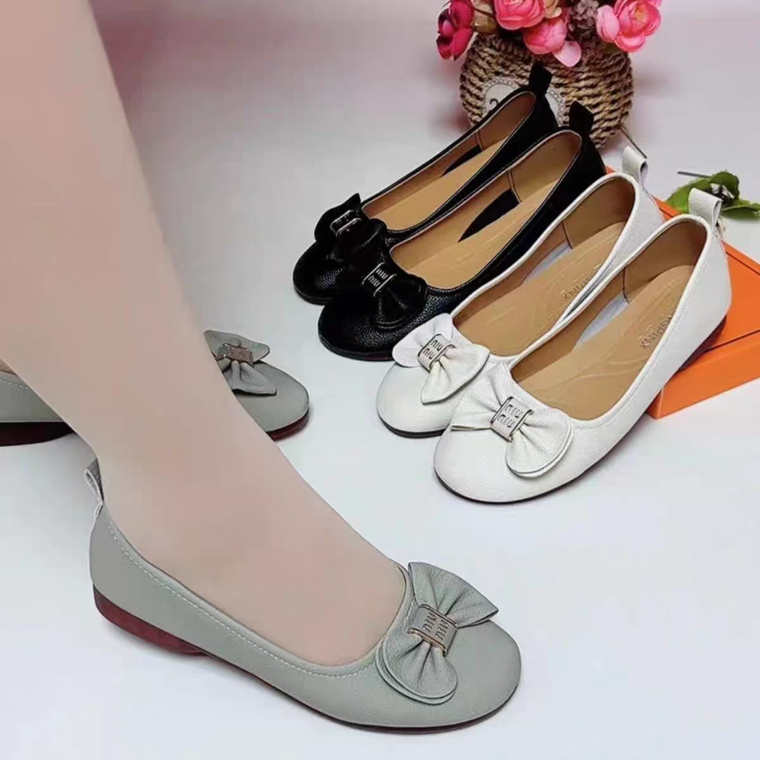 2025新款百搭坡跟软皮软底防滑浅口圆头软底软面平底鞋单鞋妈妈鞋