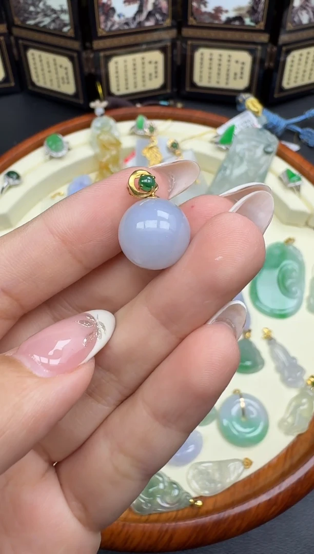 吊坠(赠链)18K金镶嵌翡翠600