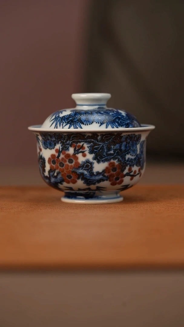 又见春风青花釉里红松竹梅盖碗