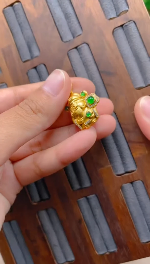 吊坠(不含链)银S925镶嵌翡翠财神