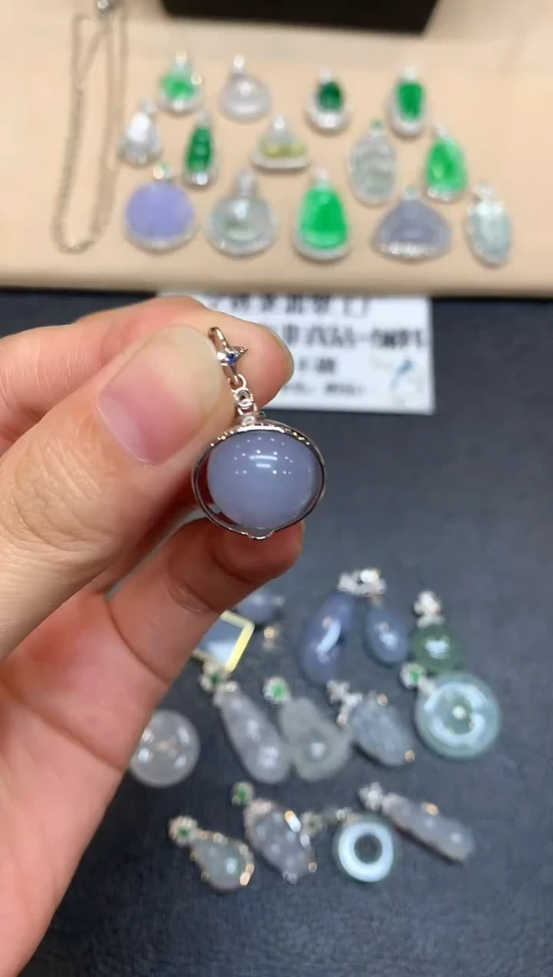 颈饰18K金镶嵌翡翠珠子【无服务费