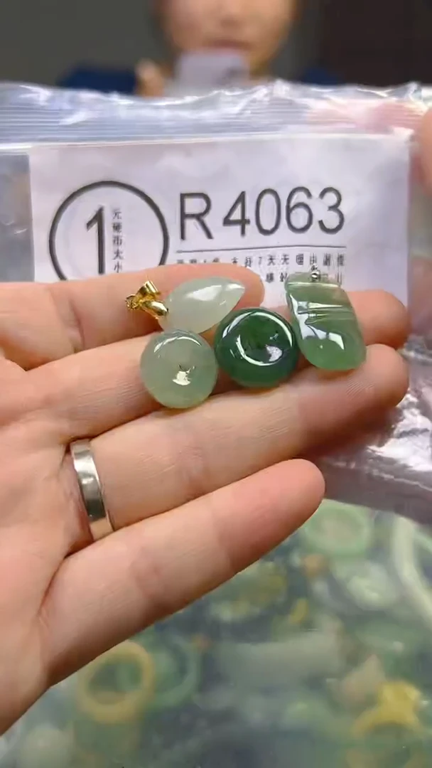 翡翠未镶嵌颈饰/R/翡翠A货,一件也是批发价
