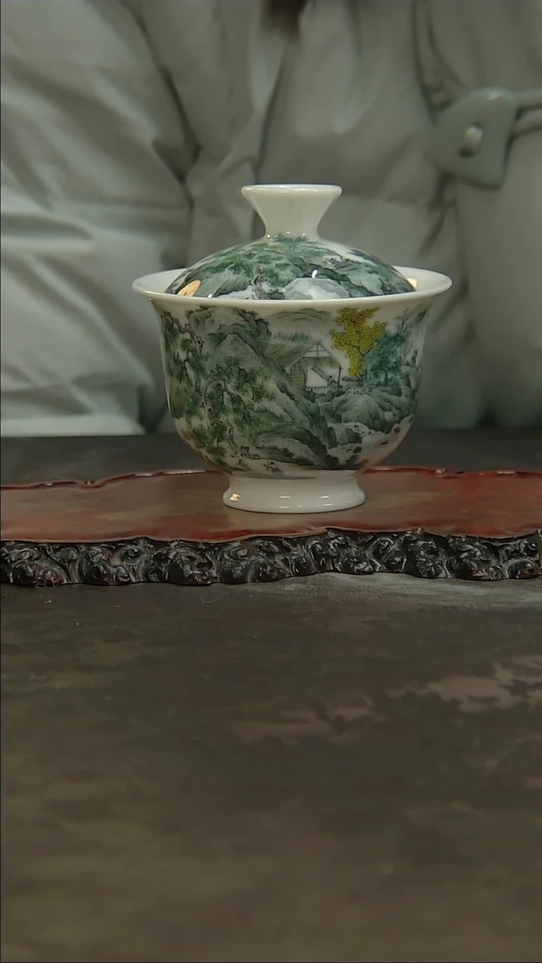 【闪购商品】青花手绘山水盖碗！