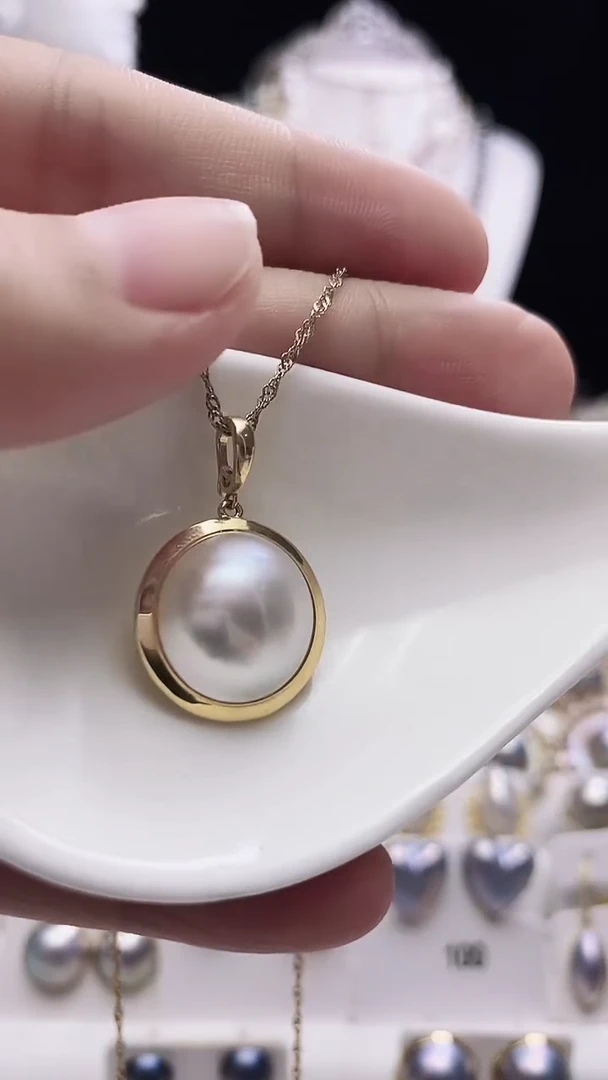 18K金镶嵌拼合珍珠（马贝珠）颈饰海水马贝吊坠