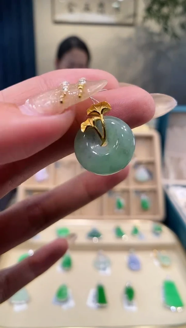 【闪购商品】翡翠吊坠(不含链)18K金镶嵌平安扣