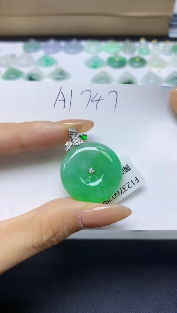 颈饰18K金镶嵌翡翠天然缅甸A货翡翠百元以上9元证书费自理