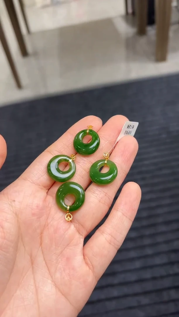 颈饰18K金镶嵌和田玉碧玉阳绿公主扣吊坠多样性发一件