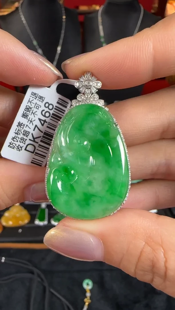 翡翠18K金镶嵌颈饰DK7468如意