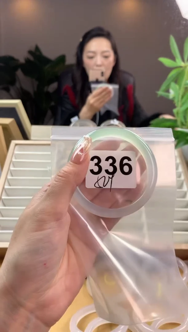 【闪购商品】玛瑙/玉髓手镯未镶嵌336微瑕