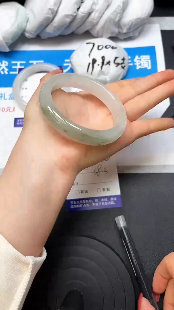 【闪购商品】石英质玉手镯合金73