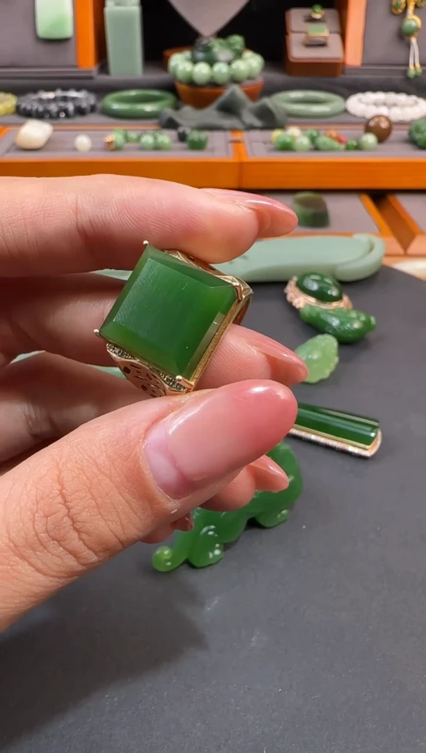 颈饰18K金镶嵌和田玉撑*1