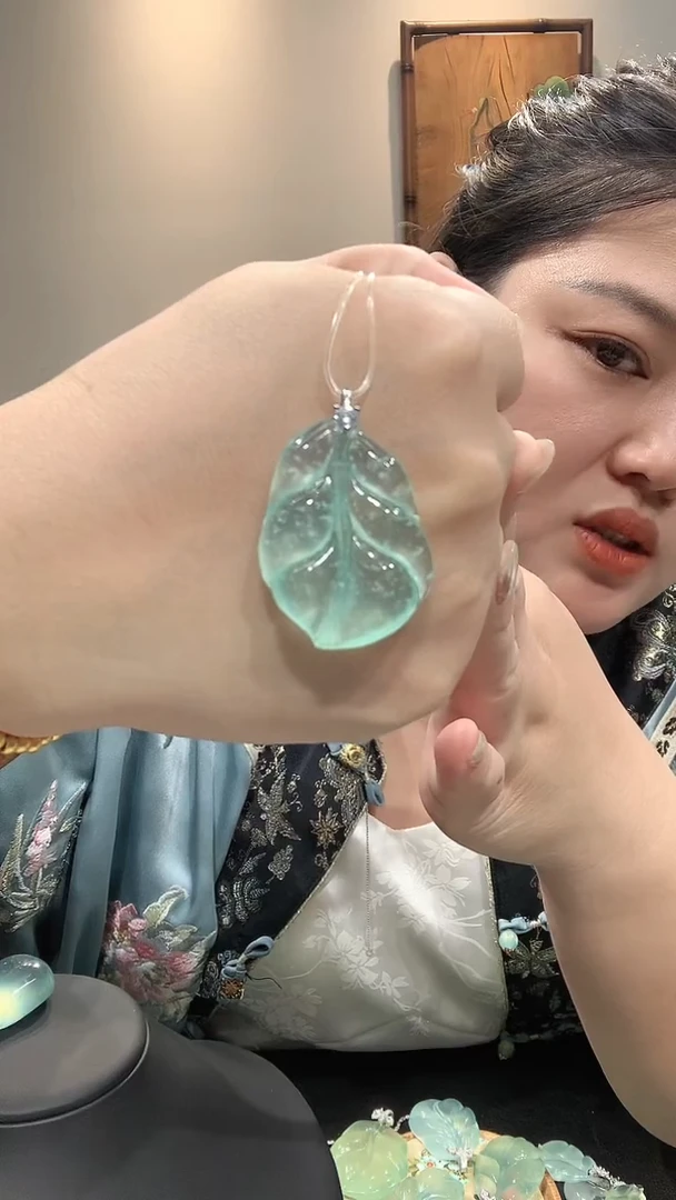 未镶嵌蛇纹石玉吊坠(不含链)叶子